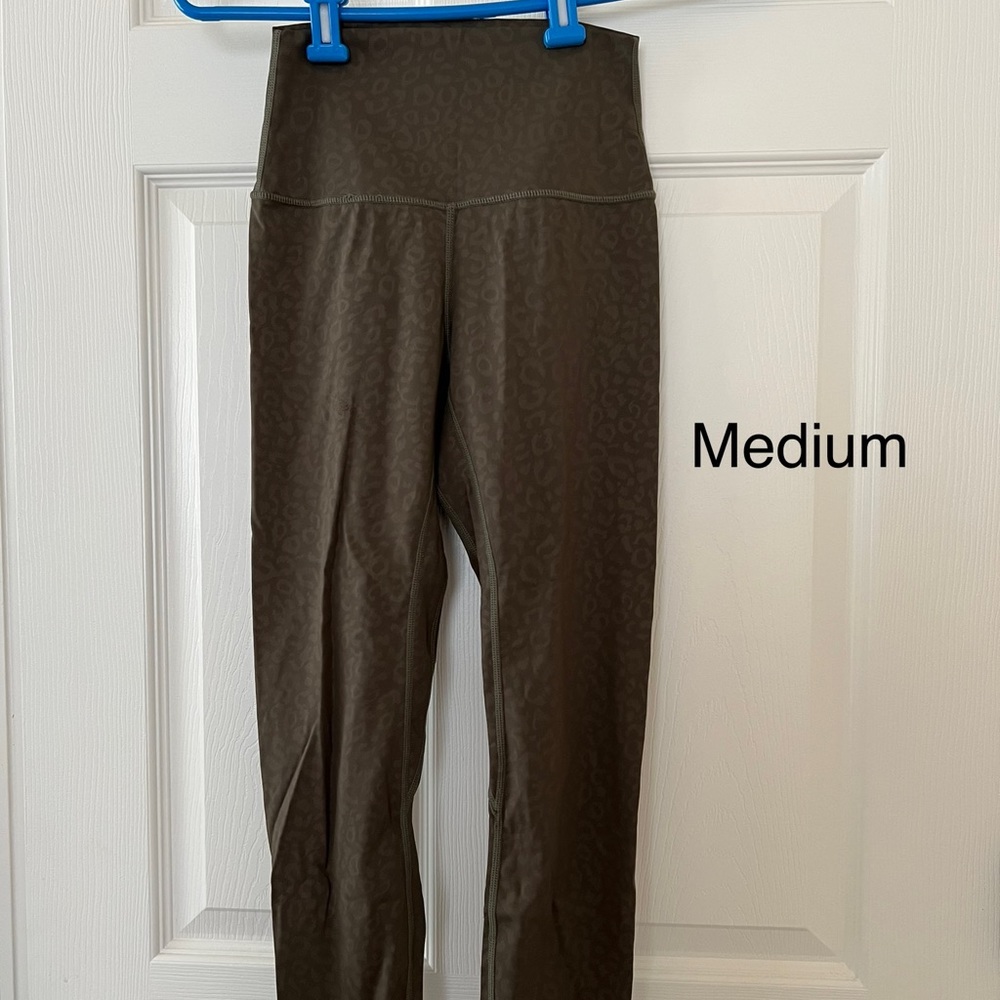 Bundle of Born Primitive leggings and cropped hoodie